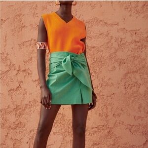 Never Worn Zara Green Linen Skirt w/ tie front. Size XL